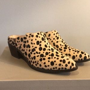 Animal print heel mule